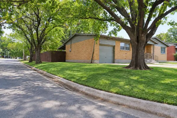 6301 Greenlee Street, Fort Worth, TX 76112