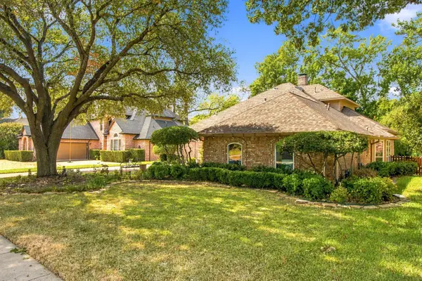 2905 Foxcreek Drive, Richardson, TX 75082