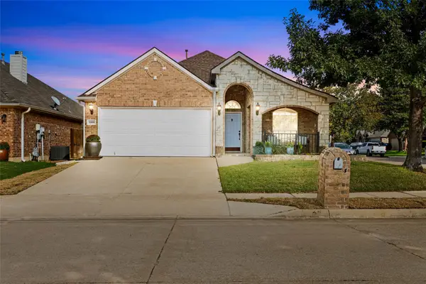 11800 Basilwood Drive, Fort Worth, TX 76244