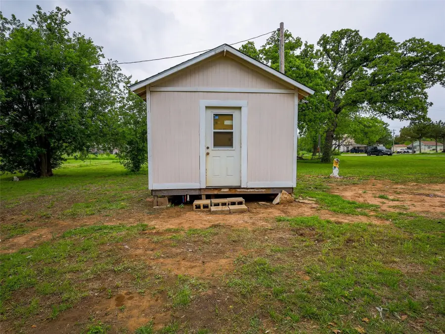 609 W 12th St, Cisco, TX 76437 - #3