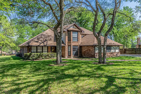 8801 Sylvan Court, Fort Worth, TX 76120