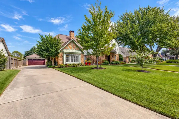807 Longview Drive, Sugar Land, TX 77478