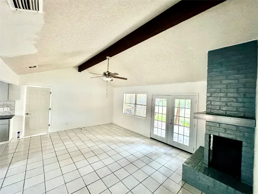 713 Rolling Hills Drive, Hewitt, TX 76643 - #3