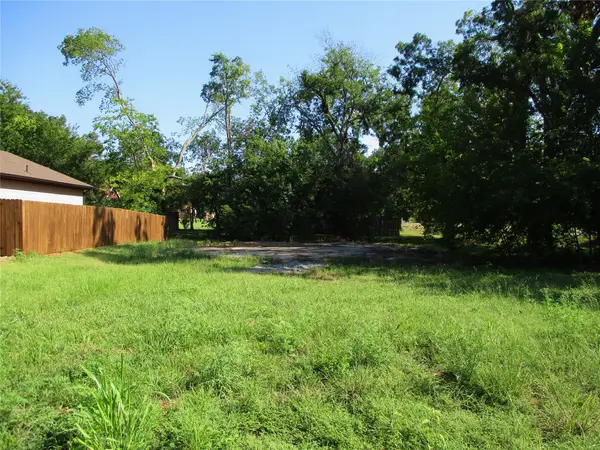 809 E 7th Street, Bonham, TX 75418