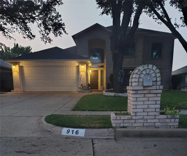 916 Pennsylvania Drive, Saginaw, TX 76131