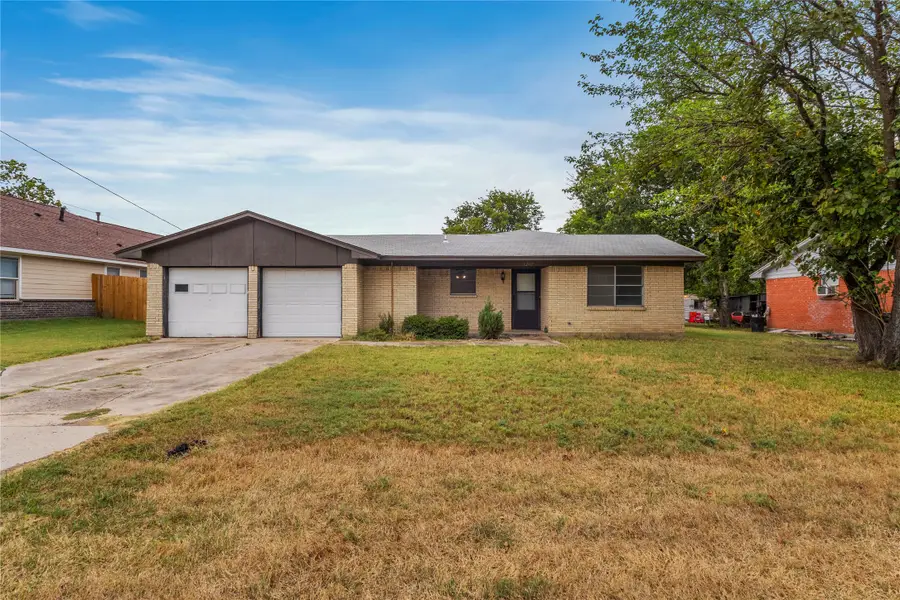 1240 E Jefferson Street, Van Alstyne, TX 75495 - #2
