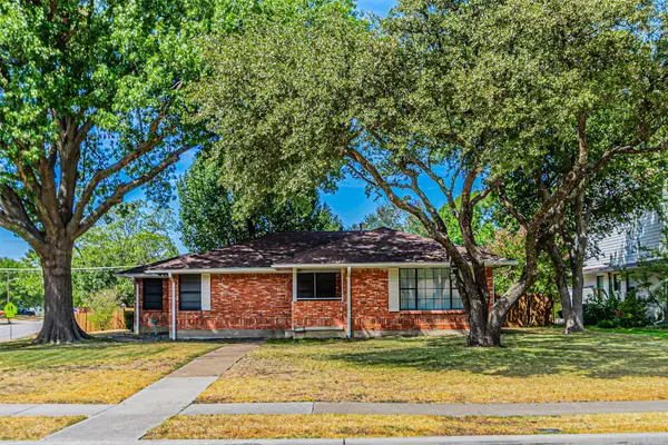 216 S Lois Lane, Richardson, TX 75081