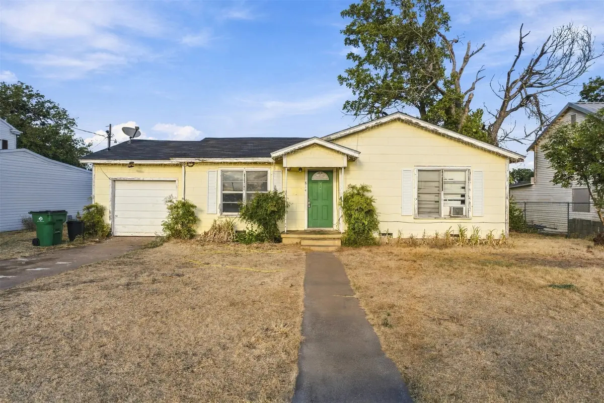 814 S Pierce Street, McGregor, TX 76657 - #1