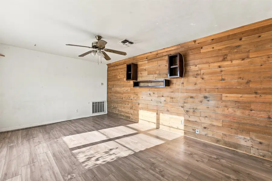 814 S Pierce Street, McGregor, TX 76657 - #3