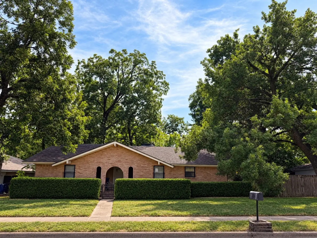424 Lakewood Drive, Desoto, TX 75115 - #1