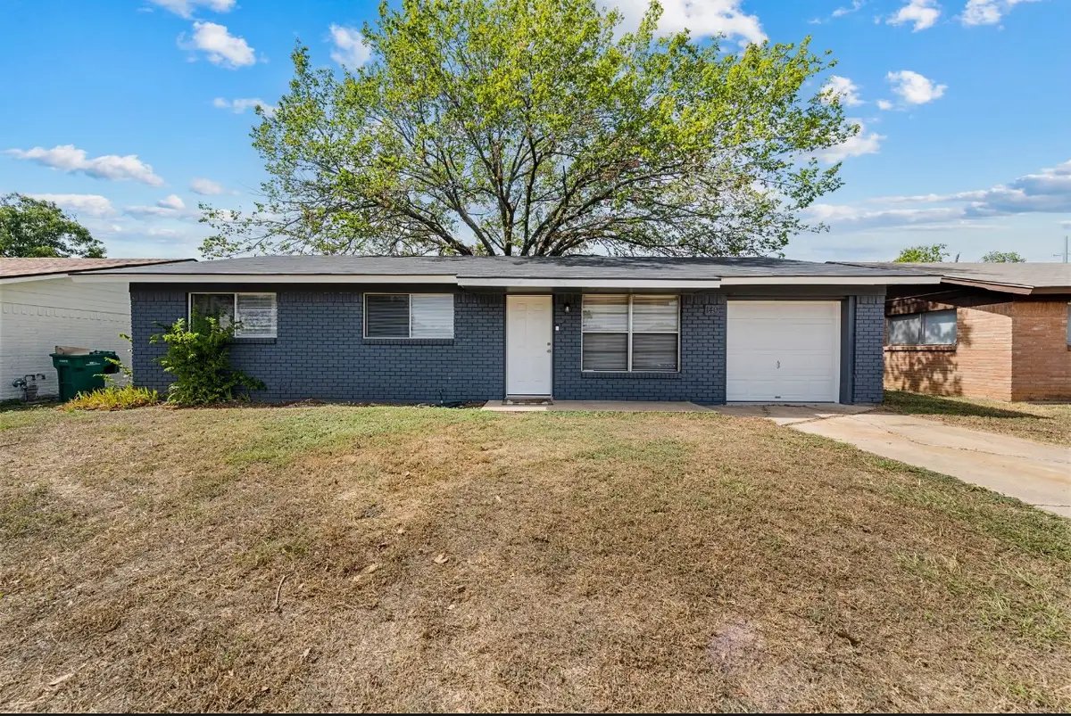 140 Shirley Drive, Lacy Lakeview, TX 76705 - #1