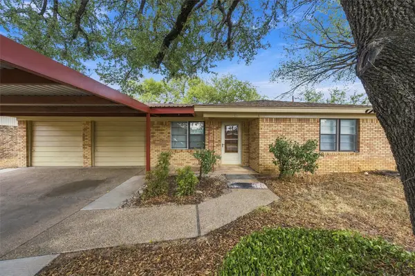 207 Cresthill Drive, Lacy Lakeview, TX 76705
