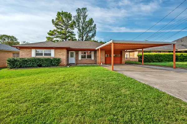 2710 W Walker Street, Denison, TX 75020