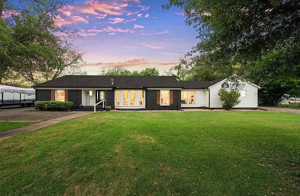 315 S G Avenue, Clifton, TX 76634 - #1