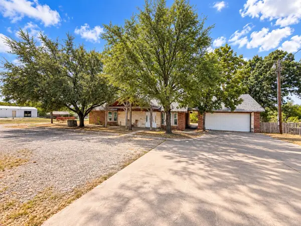 3130 Oak Trail Drive, Granbury, TX 76048
