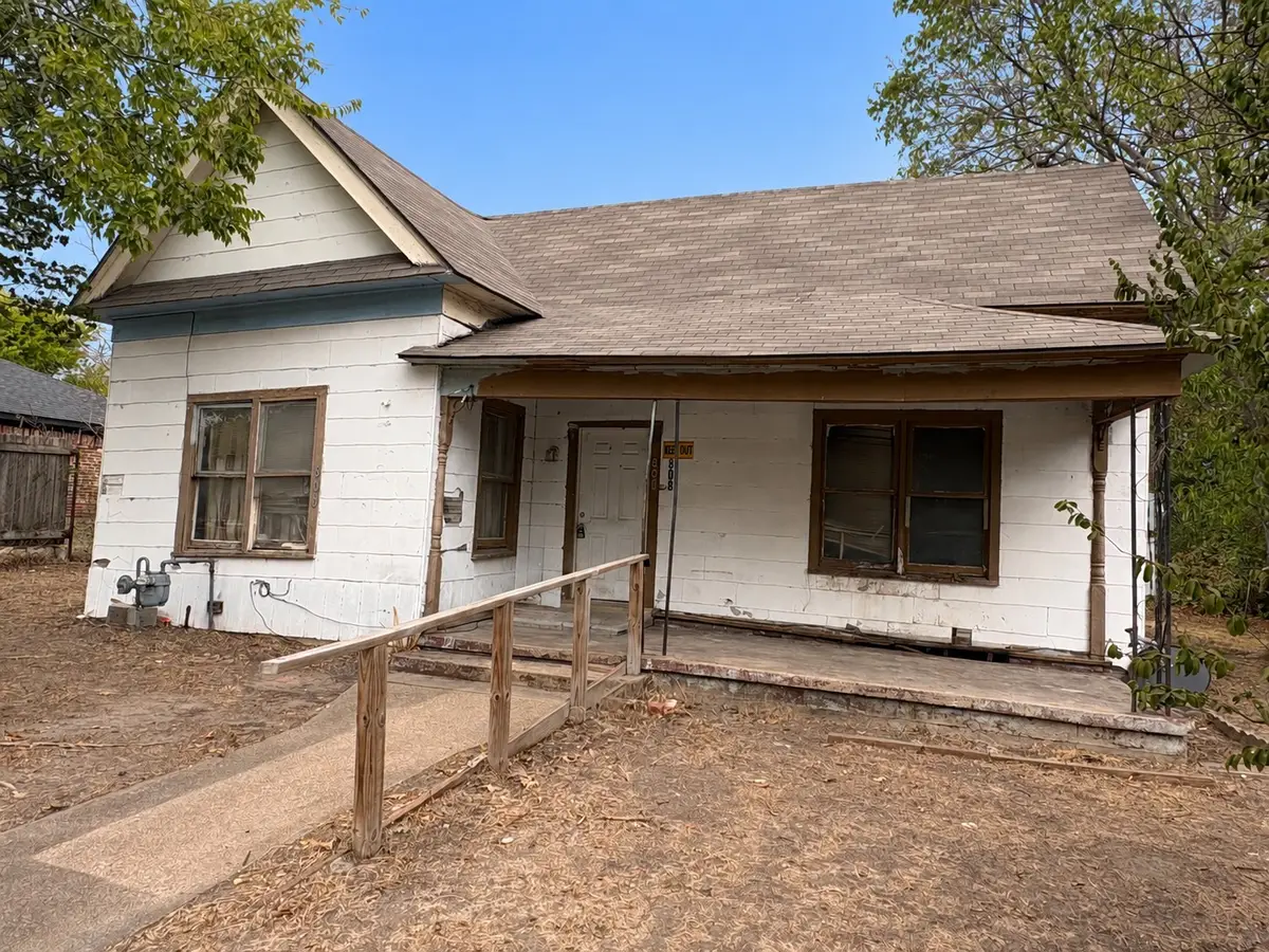 808 W 11th Avenue, Corsicana, TX 75110 - #1