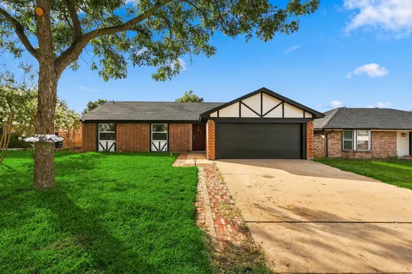 3113 Meadowmoor Street, Fort Worth, TX 76133