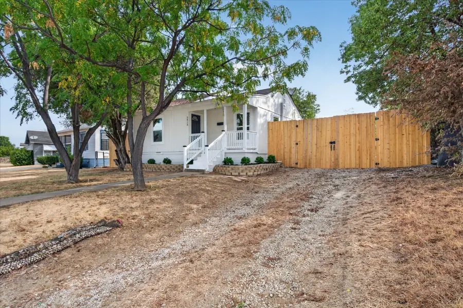 2913 Wesleyan Drive S, Fort Worth, TX 76105 - #3