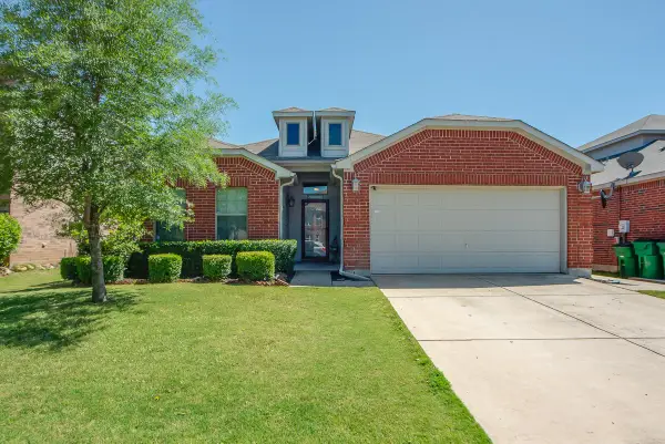 8812 Trailblazer Drive, Cross Roads, TX 76227