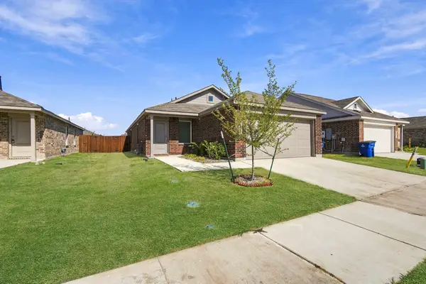 2052 Shady Oaks Drive, Ennis, TX 75119