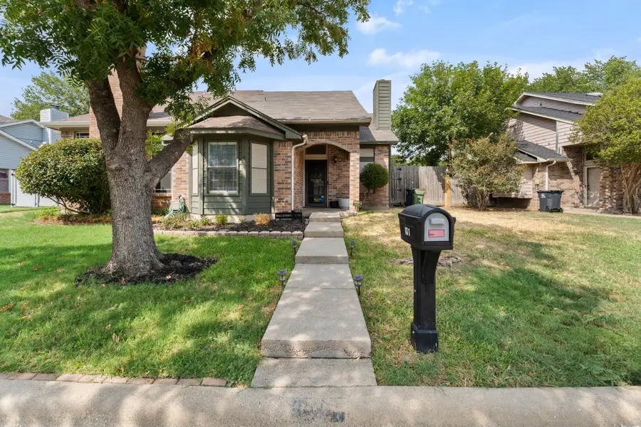 831 Valleybrooke Drive, Arlington, TX 76001 - #2