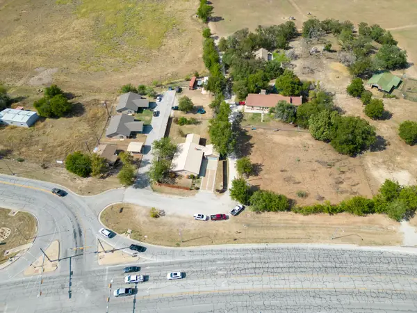 1707 E Fourth St., Lampasas, TX 76550