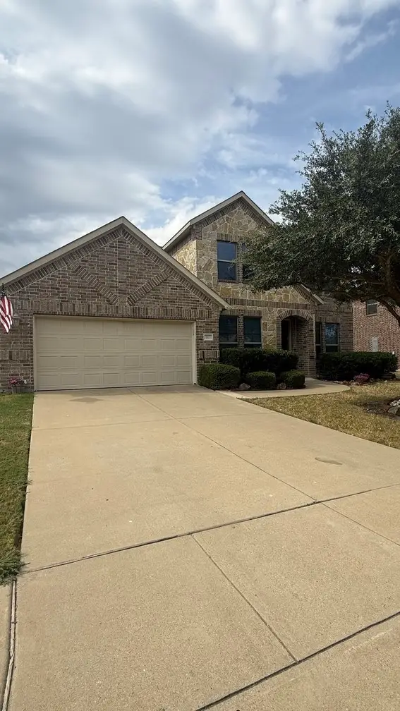 111 Thoroughbred Street, Waxahachie, TX 75165