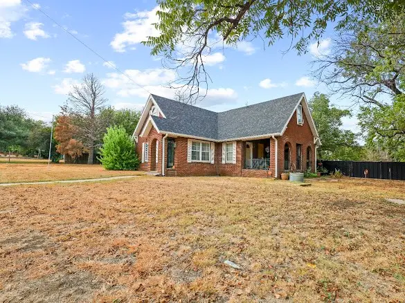 1100 W Walnut Street, Coleman, TX 76834 - #2