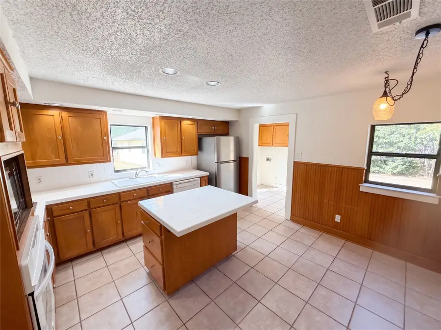 5609 Baylor Avenue, River Oaks, TX 76114 - #3