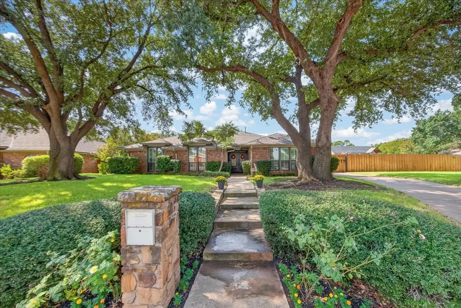 604 Lincoln Court, Arlington, TX 76006 - #2