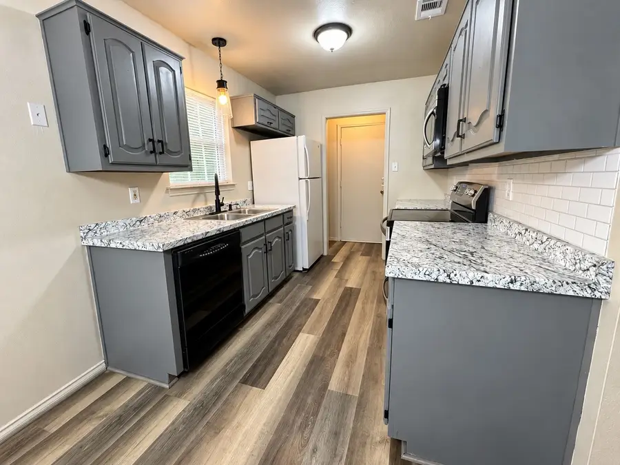 220 Etta Avenue, Waxahachie, TX 75165 - #3