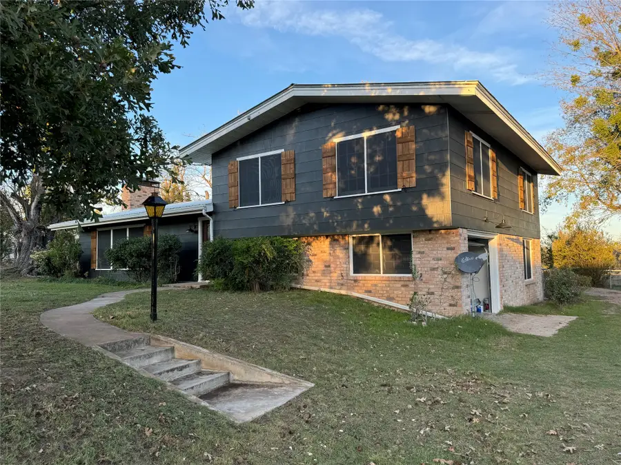 915 Old Stephenville Hwy, Hico, TX 76457 - #3