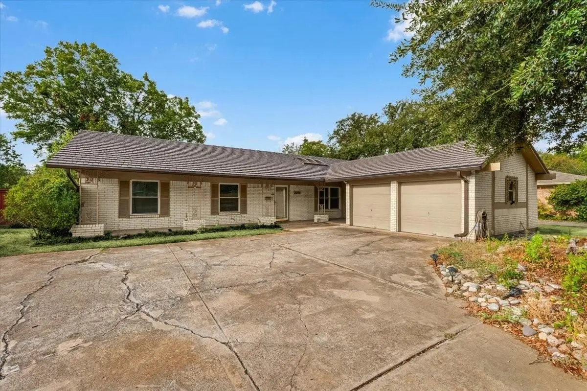 8933 Kincaid Drive, Benbrook, TX 76116 - #1