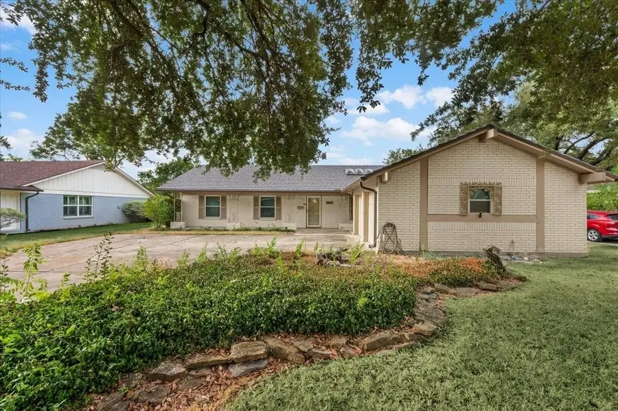 8933 Kincaid Drive, Benbrook, TX 76116 - #2