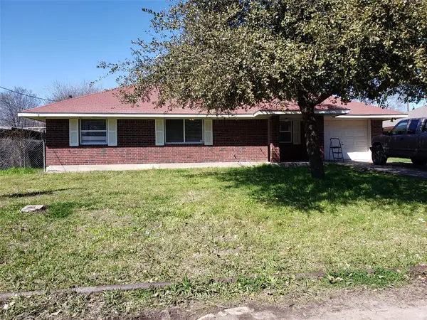 102 Avenue G, Lacy Lakeview, TX 76705