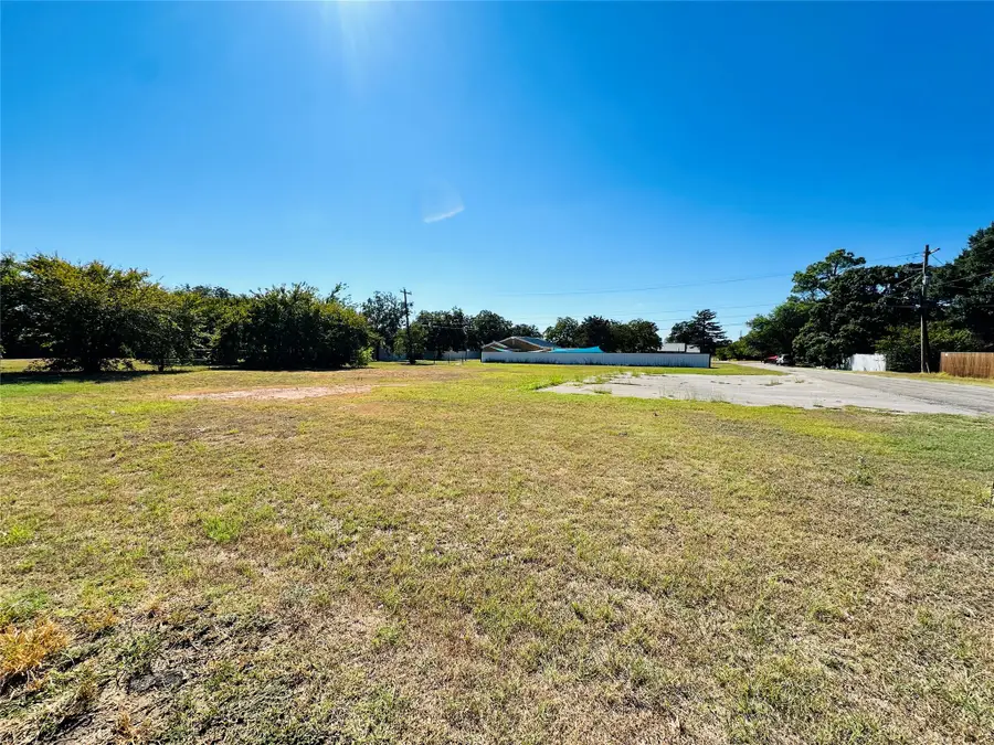 825 N Main Street, Cross Plains, TX 76443 - #3
