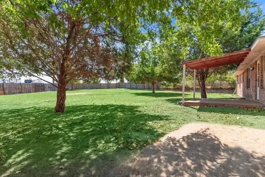 706 Rolling Hills Drive, Hewitt, TX 76643 - #2