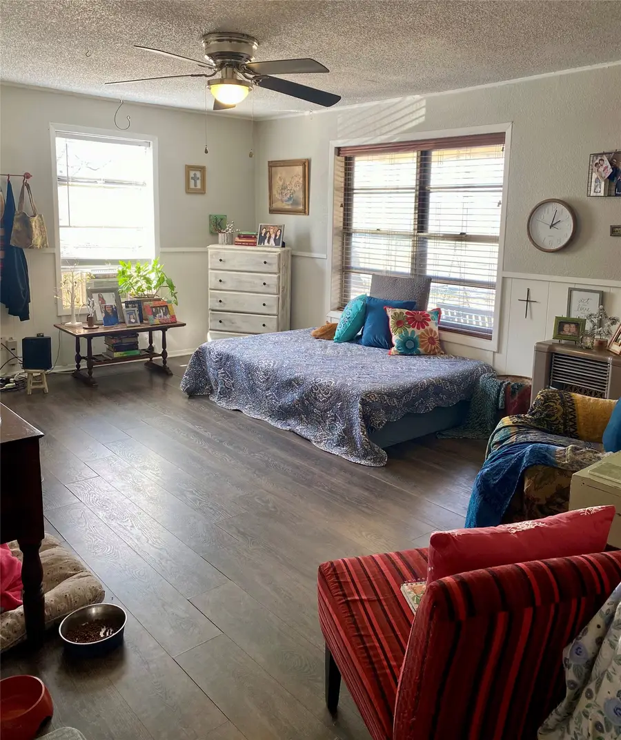1115 S 6th Street, Bonham, TX 75418 - #2