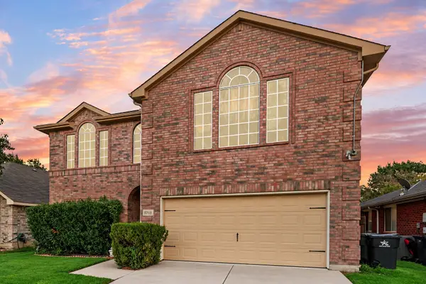 5715 Creekhollow Drive, Arlington, TX 76018