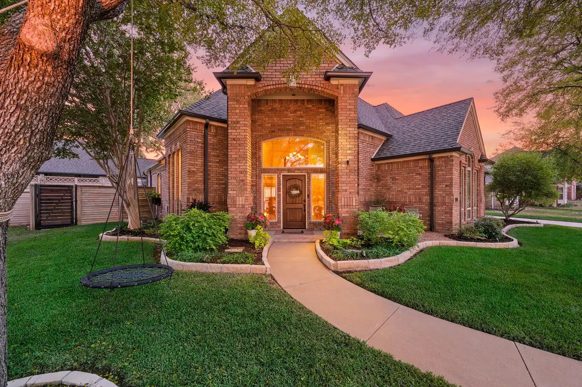 2736 Woodbridge Drive, Hurst, TX 76054 - #1