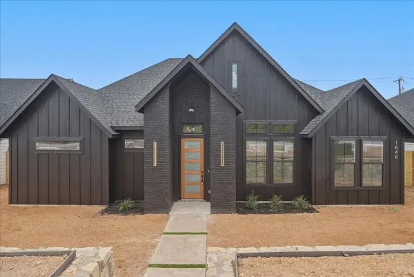1648 W Wintergreen Road, Lancaster, TX 75134