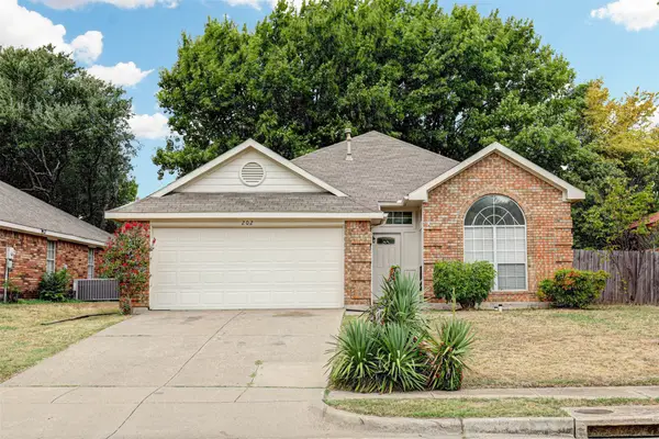 202 Chamblin Drive, Cedar Hill, TX 75104