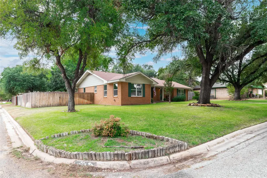 1611 16th Street, Brownwood, TX 76801 - #3