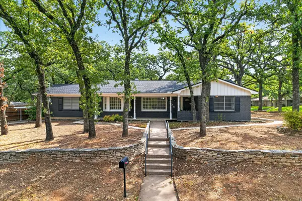 1708 Cimarron Trail, Hurst, TX 76054