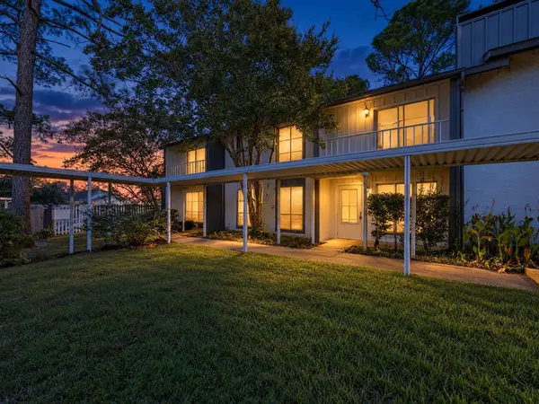 404 Hollyhill Lane #404, Denton, TX 76205