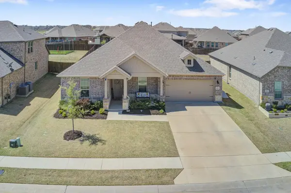 2809 Grizzly Road, Aubrey, TX 76227