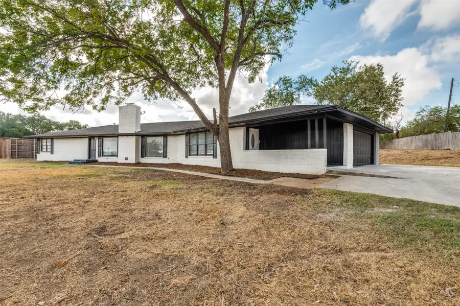 325 Crescent Drive, Grand Prairie, TX 75050 - #2