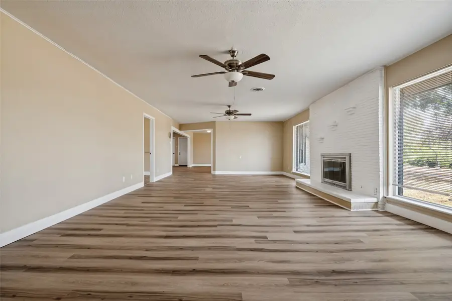 325 Crescent Drive, Grand Prairie, TX 75050 - #3