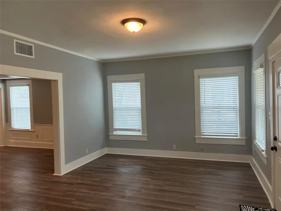 1505 W Park Avenue, Corsicana, TX 75110 - #2
