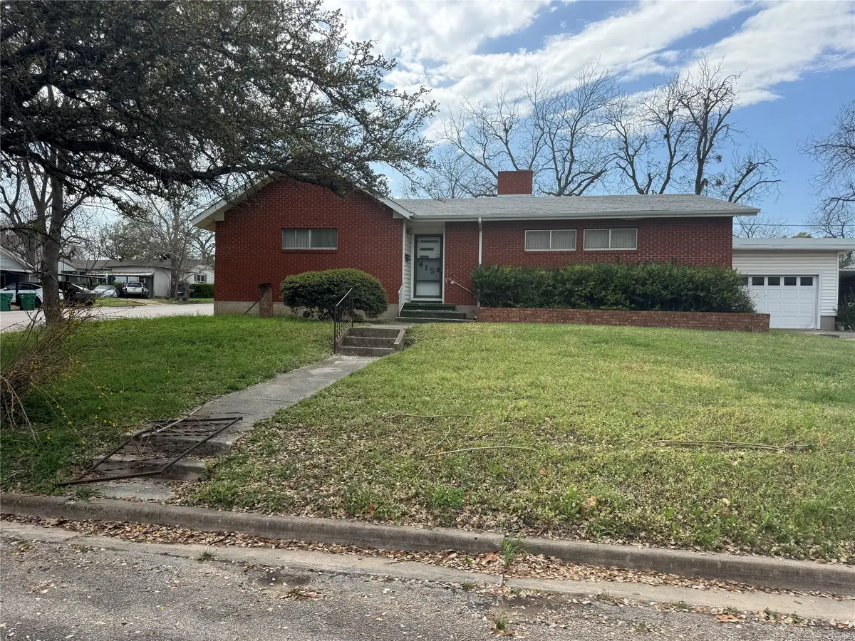 415 S Avenue O, Clifton, TX 76634 - #1